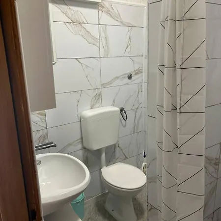 Hanka - 3 Verschiedene Whg - 40 Qm 3 Pers, 50 Qm Bis 4 Pers Oder 70 Qm Bis 5 Pers, Balkone, Nur 70 M Zum Strand, Von 3 Bis Max 5 Personen, Wlan, Sat-tv, Klima, Kueche, Parkplaetze,ruhig Gelegen Appartamento *