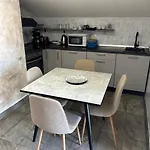 公寓 Hanka - 3 Verschiedene Whg - 40 Qm 3 Pers, 50 Qm Bis 4 Pers Oder 70 Qm Bis 5 Pers, Balkone, Nur 70 M Zum Strand, Von 3 Bis Max 5 Personen, Wlan, Sat-tv, Klima, Kueche, Parkplaetze,ruhig Gelegen *