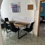 Hanka - 3 Verschiedene Whg - 40 Qm 3 Pers, 50 Qm Bis 4 Pers Oder 70 Qm Bis 5 Pers, Balkone, Nur 70 M Zum Strand, Von 3 Bis Max 5 Personen, Wlan, Sat-tv, Klima, Kueche, Parkplaetze,ruhig Gelegen 公寓