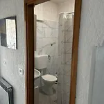Hanka - 3 Verschiedene Whg - 40 Qm 3 Pers, 50 Qm Bis 4 Pers Oder 70 Qm Bis 5 Pers, Balkone, Nur 70 M Zum Strand, Von 3 Bis Max 5 Personen, Wlan, Sat-tv, Klima, Kueche, Parkplaetze,ruhig Gelegen 公寓 乌马格