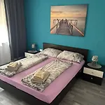 公寓 Hanka - 3 Verschiedene Whg - 40 Qm 3 Pers, 50 Qm Bis 4 Pers Oder 70 Qm Bis 5 Pers, Balkone, Nur 70 M Zum Strand, Von 3 Bis Max 5 Personen, Wlan, Sat-tv, Klima, Kueche, Parkplaetze,ruhig Gelegen