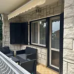 Hanka - 3 Verschiedene Whg - 40 Qm 3 Pers, 50 Qm Bis 4 Pers Oder 70 Qm Bis 5 Pers, Balkone, Nur 70 M Zum Strand, Von 3 Bis Max 5 Personen, Wlan, Sat-tv, Klima, Kueche, Parkplaetze,ruhig Gelegen 公寓