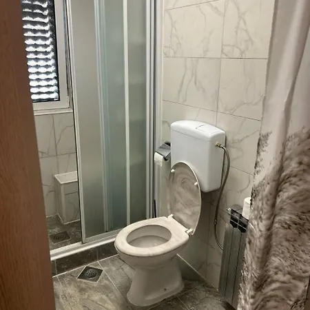 شقة Hanka - 3 Verschiedene Whg - 40 Qm 3 Pers, 50 Qm Bis 4 Pers Oder 70 Qm Bis 5 Pers, Balkone, Nur 70 M Zum Strand, Von 3 Bis Max 5 Personen, Wlan, Sat-tv, Klima, Kueche, Parkplaetze,ruhig Gelegen أوماغ