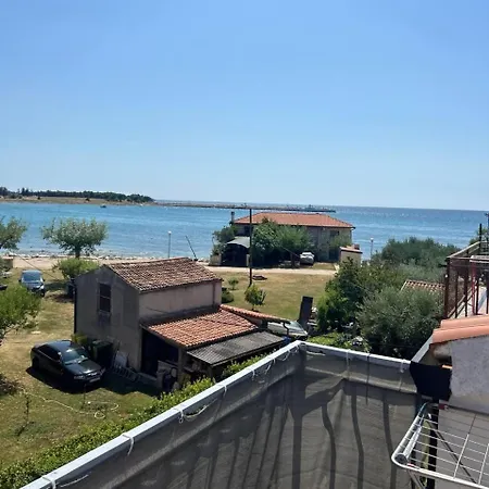 Hanka - 3 Verschiedene Whg - 40 Qm 3 Pers, 50 Qm Bis 4 Pers Oder 70 Qm Bis 5 Pers, Balkone, Nur 70 M Zum Strand, Von 3 Bis Max 5 Personen, Wlan, Sat-tv, Klima, Kueche, Parkplaetze,ruhig Gelegen Apartamento