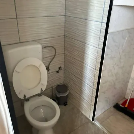 Apartamento Hanka - 3 Verschiedene Whg - 40 Qm 3 Pers, 50 Qm Bis 4 Pers Oder 70 Qm Bis 5 Pers, Balkone, Nur 70 M Zum Strand, Von 3 Bis Max 5 Personen, Wlan, Sat-tv, Klima, Kueche, Parkplaetze,ruhig Gelegen