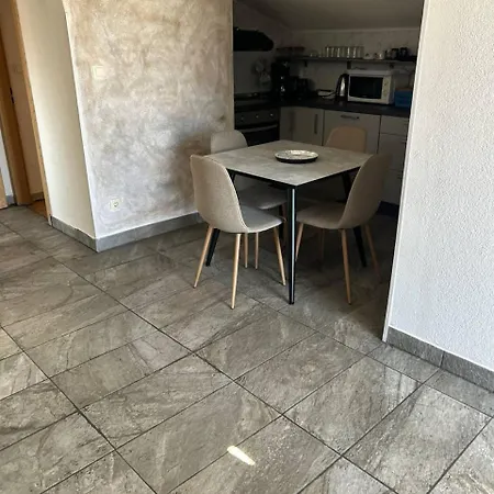 Hanka - 3 Verschiedene Whg - 40 Qm 3 Pers, 50 Qm Bis 4 Pers Oder 70 Qm Bis 5 Pers, Balkone, Nur 70 M Zum Strand, Von 3 Bis Max 5 Personen, Wlan, Sat-tv, Klima, Kueche, Parkplaetze,ruhig Gelegen *