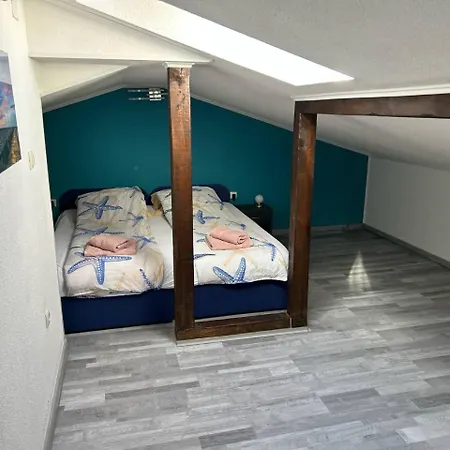 Hanka - 3 Verschiedene Whg - 40 Qm 3 Pers, 50 Qm Bis 4 Pers Oder 70 Qm Bis 5 Pers, Balkone, Nur 70 M Zum Strand, Von 3 Bis Max 5 Personen, Wlan, Sat-tv, Klima, Kueche, Parkplaetze,ruhig Gelegen * 乌马格