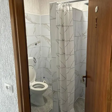 Apartment Hanka - 3 Verschiedene Whg - 40 Qm 3 Pers, 50 Qm Bis 4 Pers Oder 70 Qm Bis 5 Pers, Balkone, Nur 70 M Zum Strand, Von 3 Bis Max 5 Personen, Wlan, Sat-tv, Klima, Kueche, Parkplaetze,ruhig Gelegen *