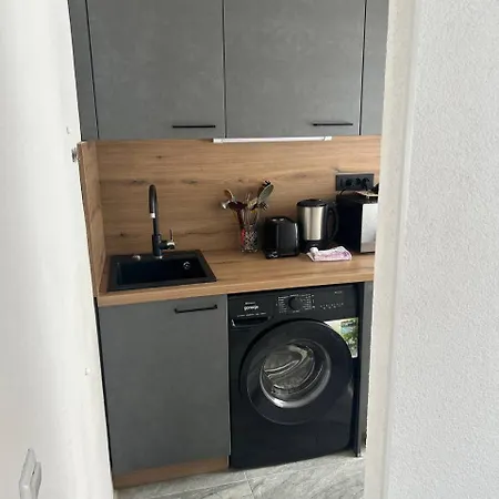 Hanka - 3 Verschiedene Whg - 40 Qm 3 Pers, 50 Qm Bis 4 Pers Oder 70 Qm Bis 5 Pers, Balkone, Nur 70 M Zum Strand, Von 3 Bis Max 5 Personen, Wlan, Sat-tv, Klima, Kueche, Parkplaetze,ruhig Gelegen * Umag