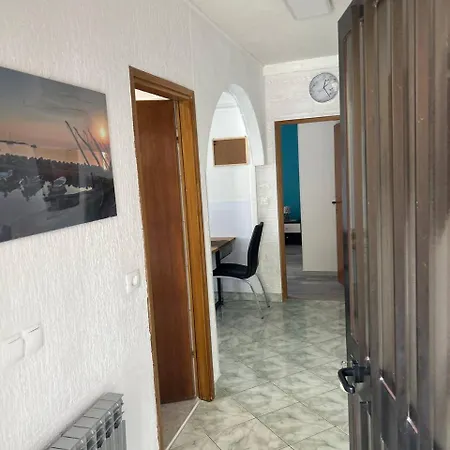 Apartamento Hanka - 3 Verschiedene Whg - 40 Qm 3 Pers, 50 Qm Bis 4 Pers Oder 70 Qm Bis 5 Pers, Balkone, Nur 70 M Zum Strand, Von 3 Bis Max 5 Personen, Wlan, Sat-tv, Klima, Kueche, Parkplaetze,ruhig Gelegen *