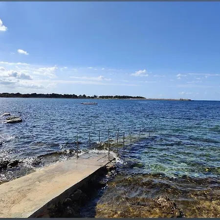 Hanka - 3 Verschiedene Whg - 40 Qm 3 Pers, 50 Qm Bis 4 Pers Oder 70 Qm Bis 5 Pers, Balkone, Nur 70 M Zum Strand, Von 3 Bis Max 5 Personen, Wlan, Sat-tv, Klima, Kueche, Parkplaetze,ruhig Gelegen شقة أوماغ
