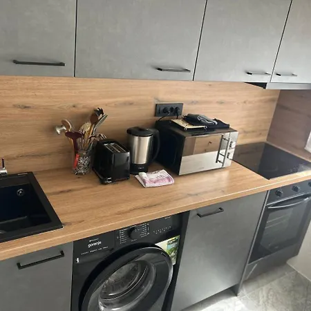 Hanka - 3 Verschiedene Whg - 40 Qm 3 Pers, 50 Qm Bis 4 Pers Oder 70 Qm Bis 5 Pers, Balkone, Nur 70 M Zum Strand, Von 3 Bis Max 5 Personen, Wlan, Sat-tv, Klima, Kueche, Parkplaetze,ruhig Gelegen *